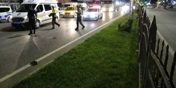 Karşıya geçerken aracın çarptığı çocuk hayatını kaybetti