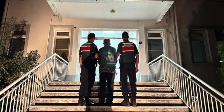 Evinin deposunda ürettiği alkolleri satan şüpheli yakalandı
