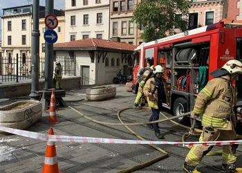 Kamyonet çekiciye bağlı olan yarı römorka çarptı: 1 yaralı