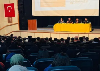 Hınıs’ta üniversite öğrencilerine bilgilendirme