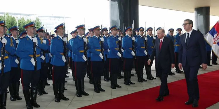 Erdoğan, Sırbistan’da resmi törenle karşılandı