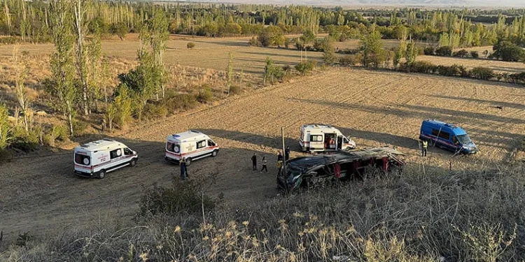 Otobüs kazasından acı haber geldi, yaralılardan biri hayatını kaybetti