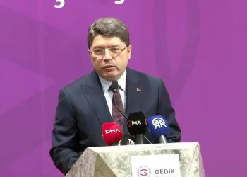 Yılmaz Tunç’tan anayasa açıklaması