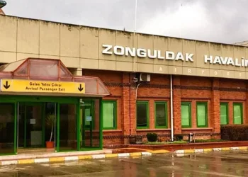 Zonguldak Havalimanı’nda rüzgar engeli, uçaklar iniş yapamadı