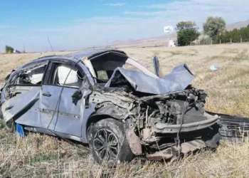 Kontrolden çıkan otomobil tarlaya uçtu: 2 ölü