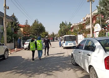 Kavga ihbarına giden polis bıçaklandı