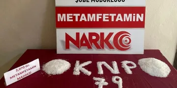 Adım adım takip edilen uyuşturucu satıcısı buluşma noktasında suçüstü yakalandı