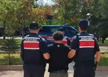 Uyuşturucu ticaretinden aranan 2 şüpheli jandarma ekiplerince yakaladı