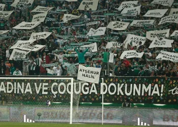 Bursaspor, öldürülen kadınları unutmadı