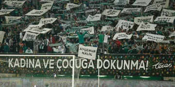 Bursaspor, öldürülen kadınları unutmadı
