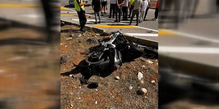 Antalya’da motosiklet ile hafif ticari araç çarpıştı: 2 yaralı