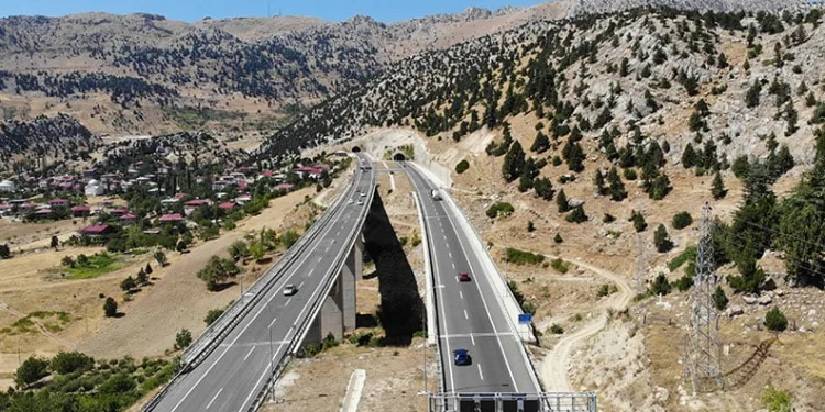 Edebiyat Yolu’ndan 4 yılda 10 milyon araç geçti