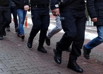 Parkta bıçaklı kavga, yaralanan iki kişi hastaneye kaldırıldı