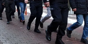 Parkta bıçaklı kavga, yaralanan iki kişi hastaneye kaldırıldı