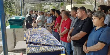 Çöken balkonun altında can veren baba ve oğlu son yolculuğuna uğurlandı