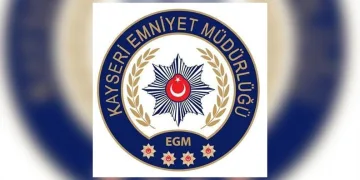 Otomobil kazılan çukura düştü