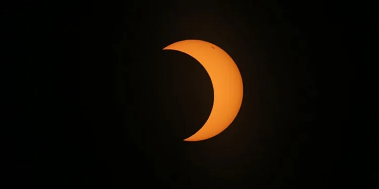Güneş tutulması Peru’da ateş çemberi oluşturdu