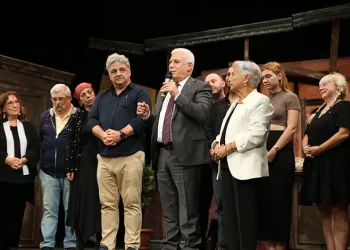 Bursa Şehir Tiyatrosu’ndan görkemli prömiyer