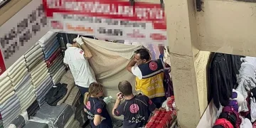 Sokak ortasında önce eşini sonra kendini vurdu
