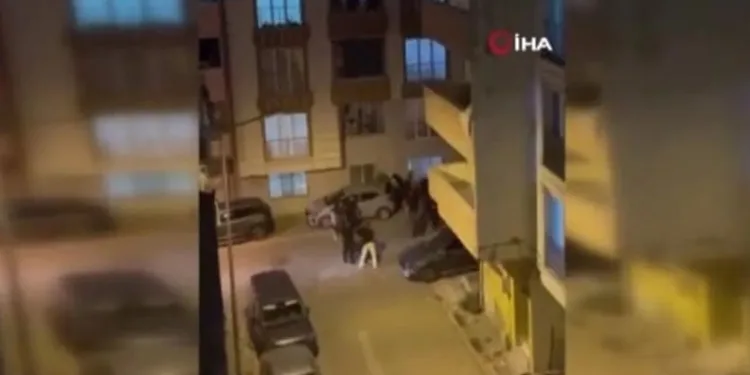 Düğünde laf atma nedeniyle çıkan tartışmada ortalık savaş alanına döndü