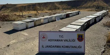 Şüphelinin yakını polise bıçakla saldırdı, yaralının yakınları tekme ve yumruk attı: 3 gözaltı