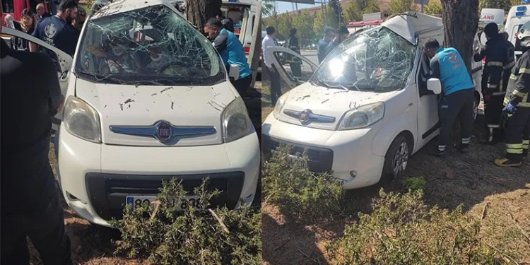 Gaziantep’te kontrolden çıkan araç ağaca çarparak durabildi: 2 yaralı