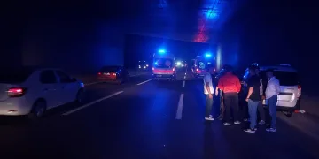 Tünelde can pazarı: 4 kişi araç içinde sıkıştı