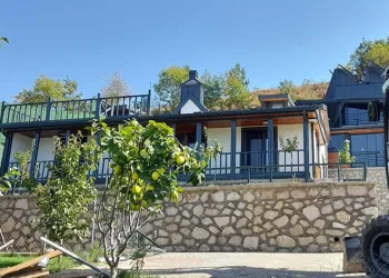 Bursa’da kaçak bir villa daha yıkıldı