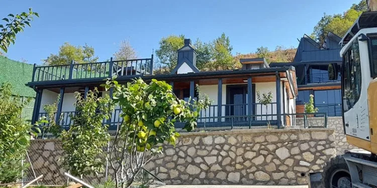 Bursa’da kaçak bir villa daha yıkıldı