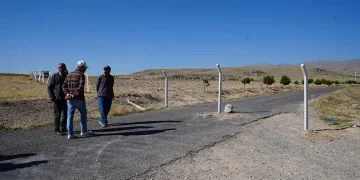 “Arsa benim” dedi, köy yolunu kapattı