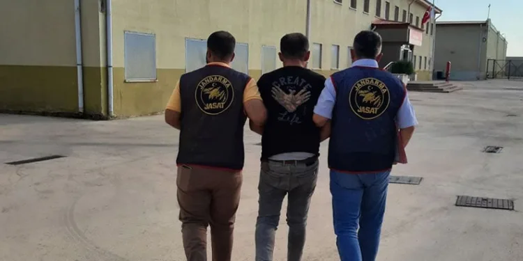 Bir kişiyi vurup bir kişiyi de darp eden 3 şahıs polisin ısrarla takibi sonrası yakalandı