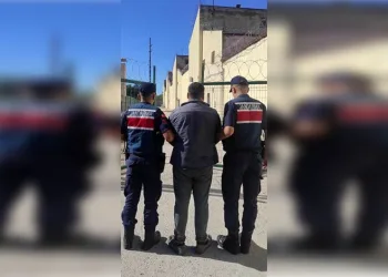 Sinop’ta okul servisi ile otomobil çarpıştı: 7 öğrenci yaralandı