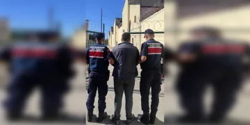 Sinop’ta okul servisi ile otomobil çarpıştı: 7 öğrenci yaralandı