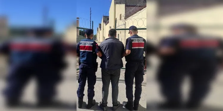 Sinop’ta okul servisi ile otomobil çarpıştı: 7 öğrenci yaralandı