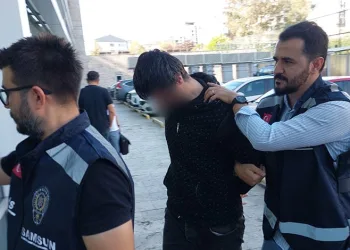 Kavgayı ayırmak isterken kendisine saldıran 4 kişiyi silahla vurmuştu, yakalandı