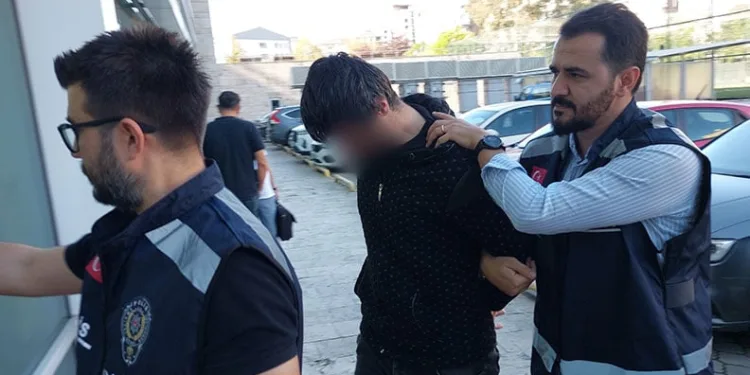 Kavgayı ayırmak isterken kendisine saldıran 4 kişiyi silahla vurmuştu, yakalandı