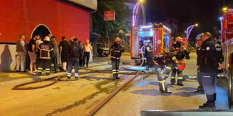 Kuşadası açıklarında 17 düzensiz göçmen kurtarıldı