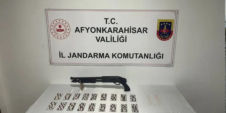 Öğrenciler ile terör örgütü mensuplarını buluşturan dernek yöneticisi yakalandı