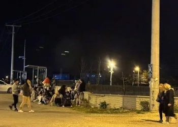 Kavga ihbarına giden polis bıçaklandı