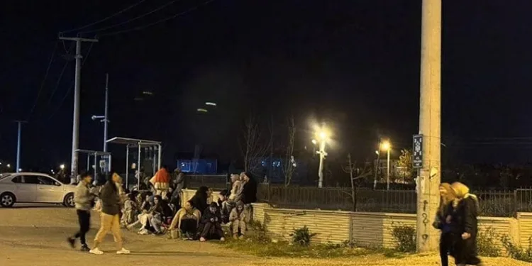 Kavga ihbarına giden polis bıçaklandı