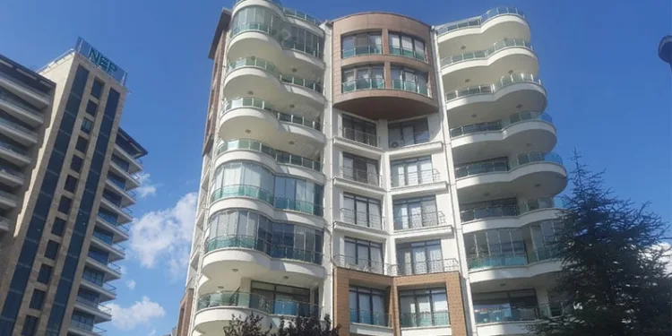 Ankara’da balkondan evine girmeye çalışan Amerikalı boşluğa düşerek öldü