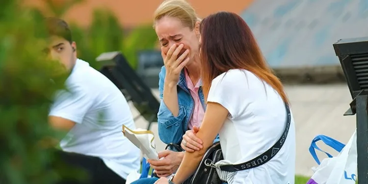 Bursa’da kadınlara gül dağıtan şakacı bu kez ağlattı