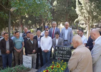 Turgut Ünlü mezarı başında anıldı
