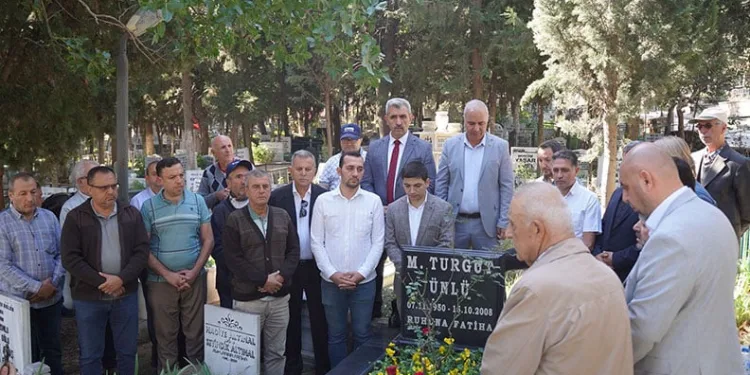 Turgut Ünlü mezarı başında anıldı