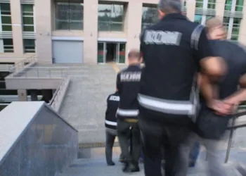 Durakta kadını taciz etti: Takip ederek aynı otobüse binince vatandaşlar darp etti