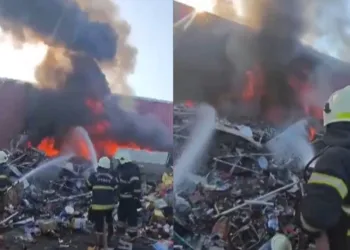 Kahramanmaraş’ta hurdalık yangını