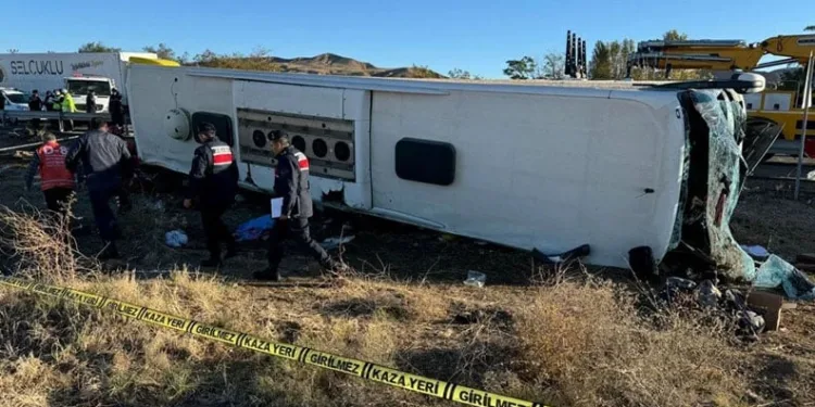 Aksaray’da yolcu otobüsü devrildi: 7 ölü 25 yaralı