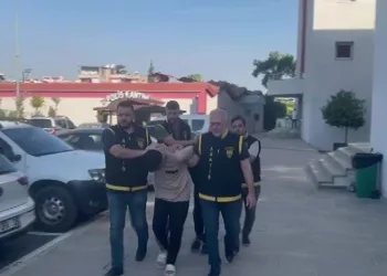 Adana’da Cuma soygunu: 7 milyonluk vurgun yaptılar