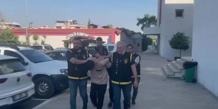 Adana’da Cuma soygunu: 7 milyonluk vurgun yaptılar