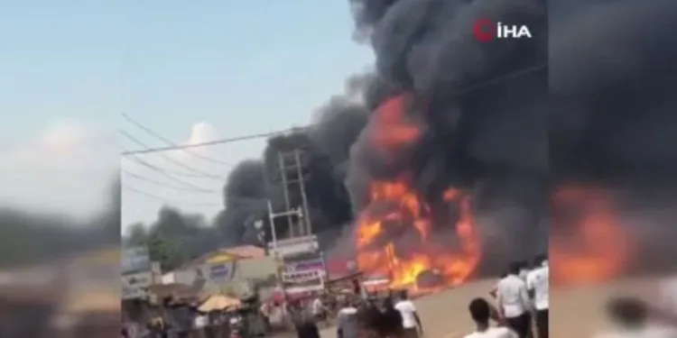 Uganda’da yakıt tankeri patladı: 11 ölü